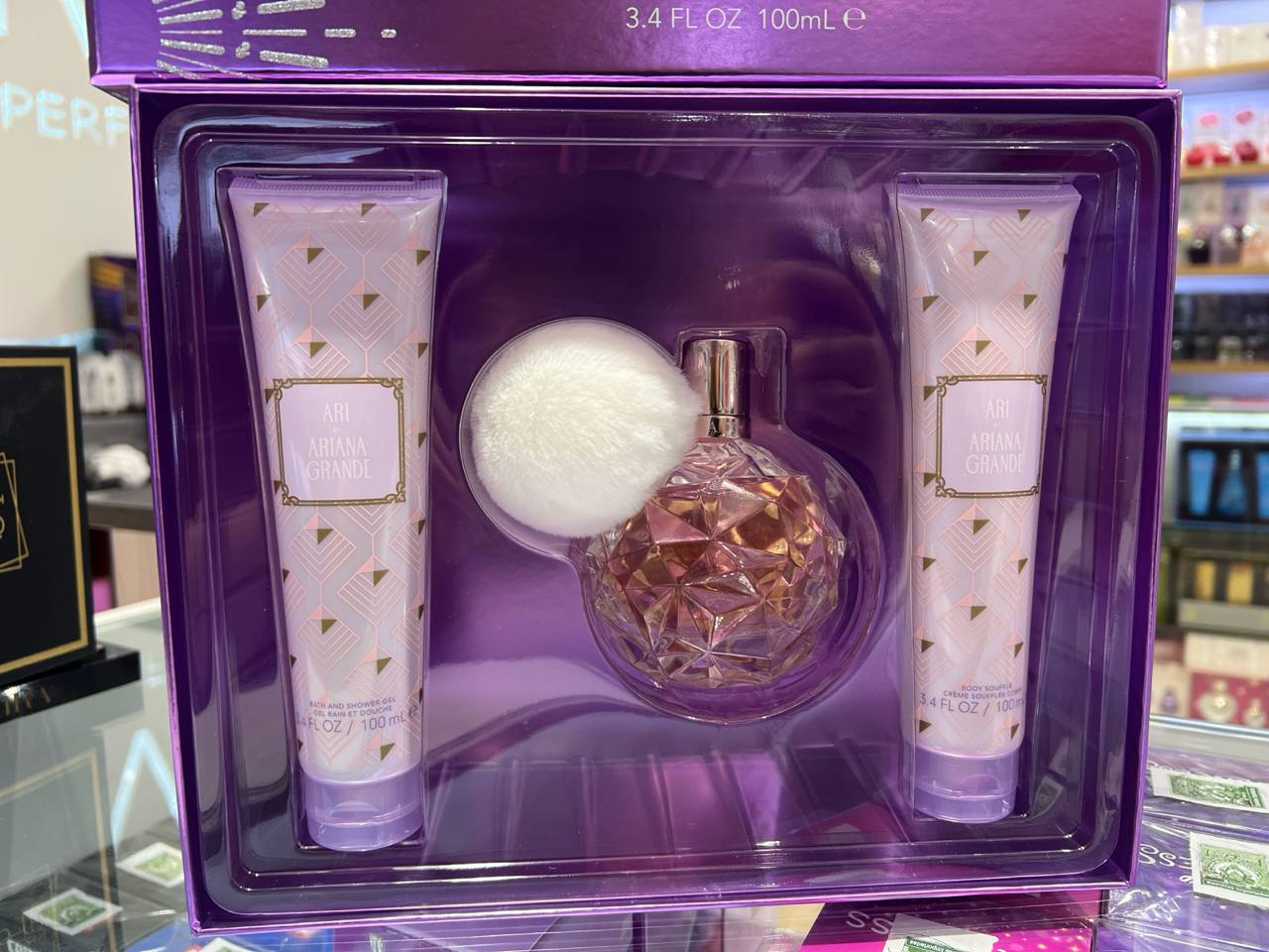 Estuche Ariana Grande Ari EDP (W) / 3 Pc SP 100 ml; Body Souffle 100 ml; SG 100 ml - 4 - Privé Perfumes Honduras