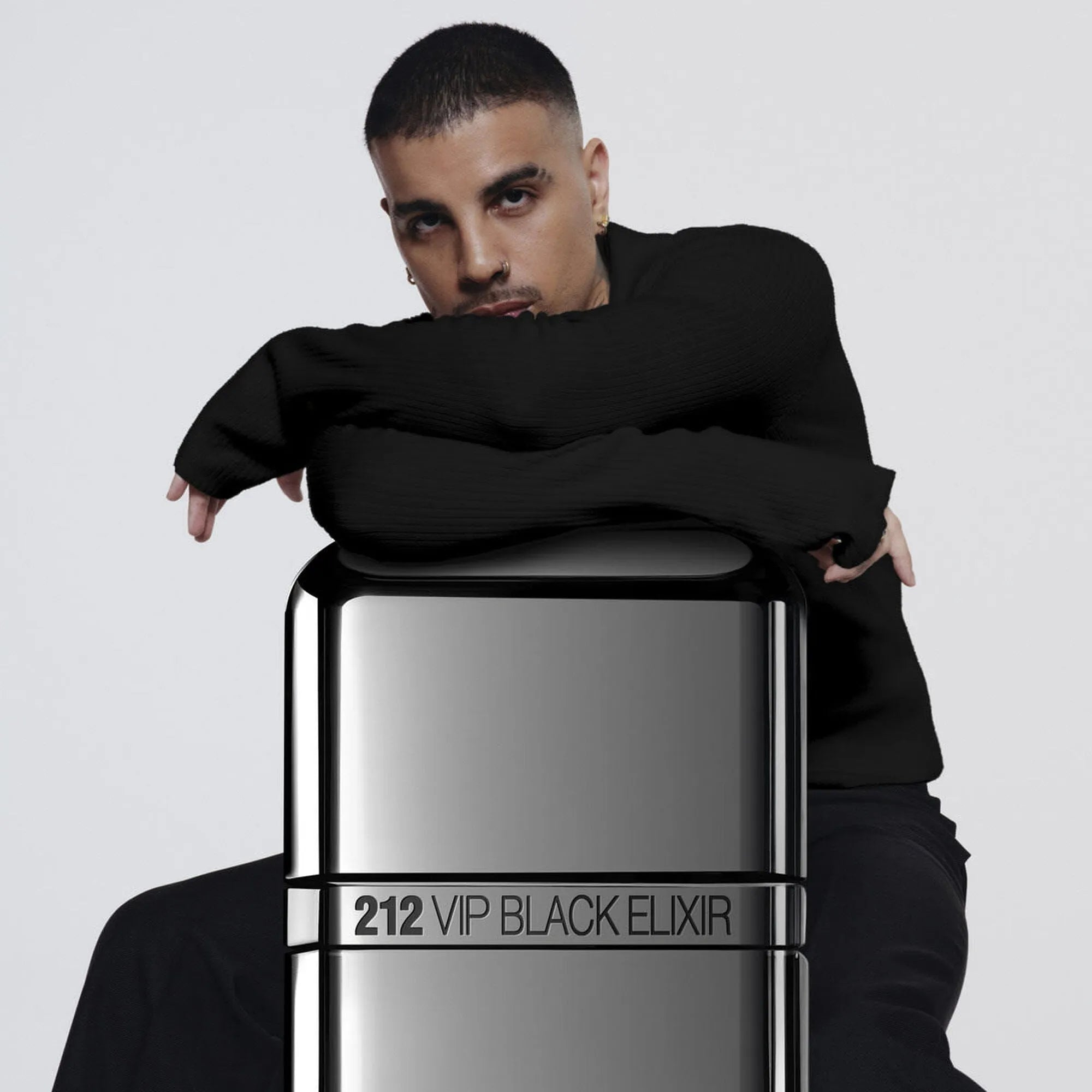 Perfume Carolina Herrera 212 VIP Black Elixir EDP (M) / 2 Pc SP 100 ml; SG 100 ml - 6 - Privé Perfumes Honduras