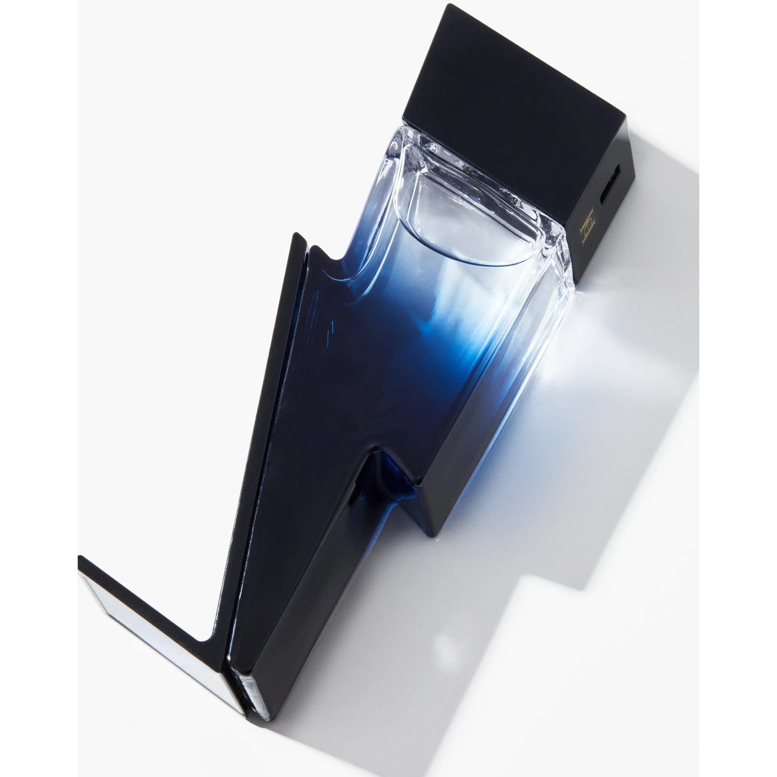 Perfume Carolina Herrera Bad Boy Cobalt EDP (M) / 100 ml - 3 - Privé Perfumes Honduras