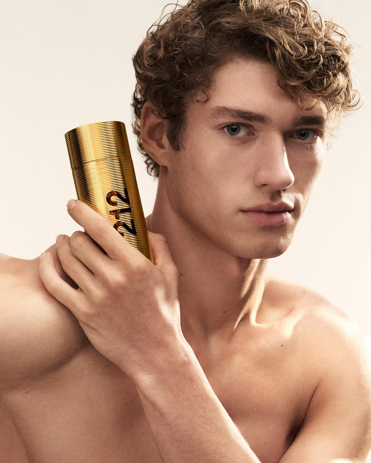 Official campaign | carolinaherrera.com | Carolina Herrera 212 Men Parfum (M) / 50 ml