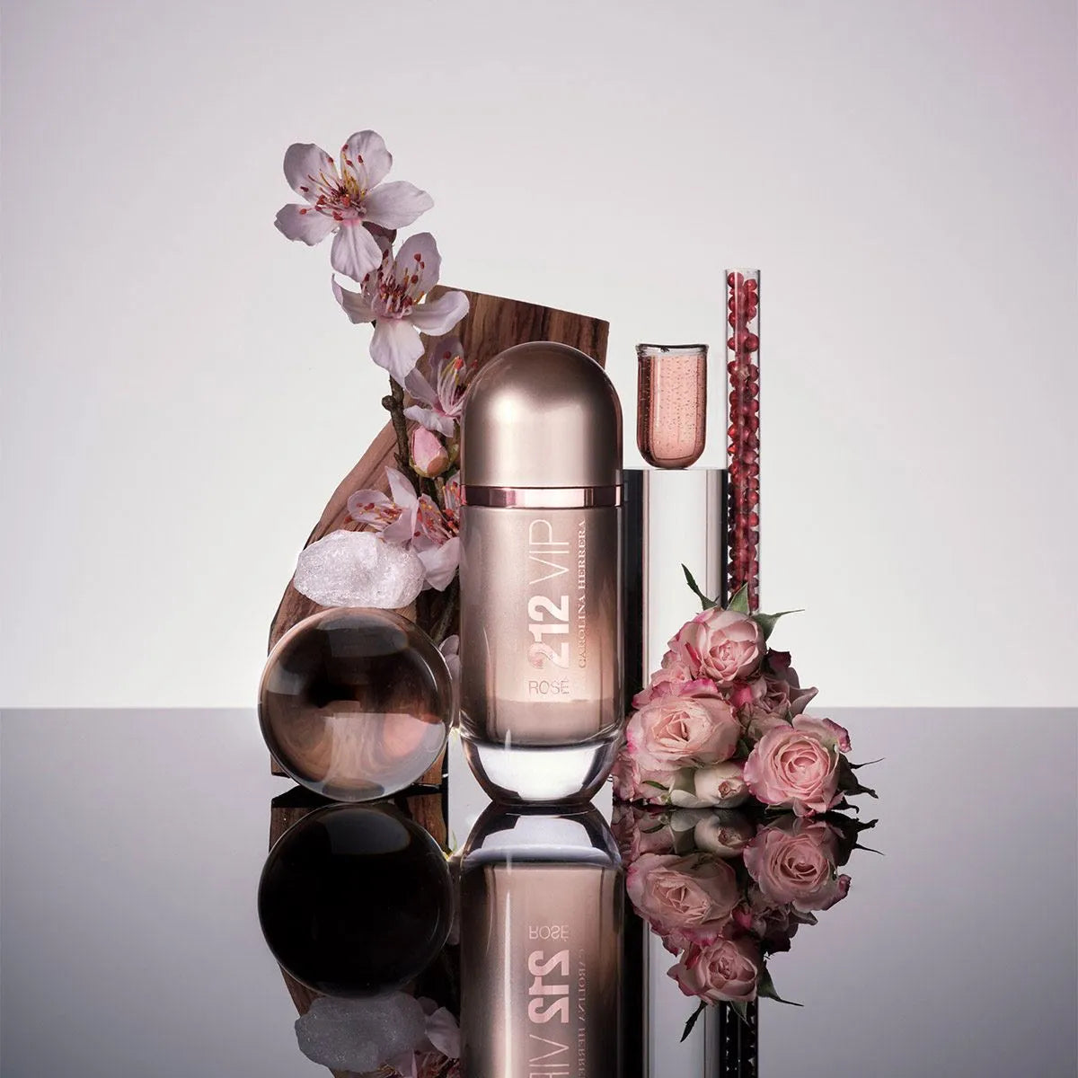 Estuche Carolina Herrera 212 VIP Rose EDP (W) / 3 Pc SP 80 ml; BL 100 ml; Mini - 5 - Privé Perfumes Honduras